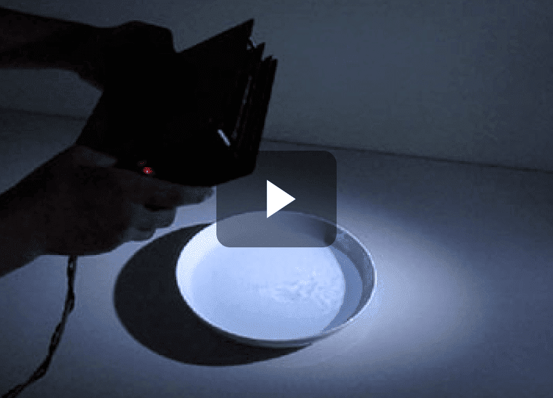 波動制御により微弱な力が水の上を移動している様子の動画サムネイル